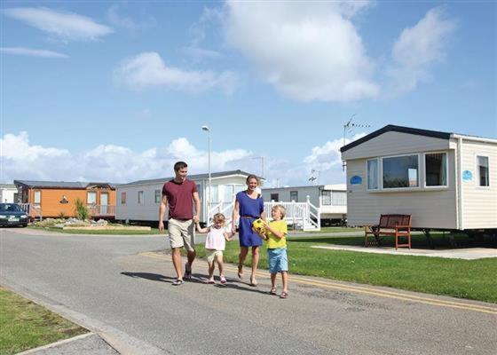 Caravan Hire Golden Sands Sea Front Kinmel Bay Exterior photo