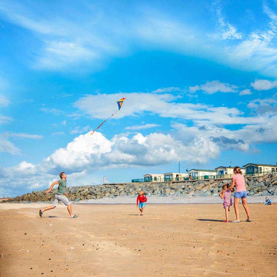 Caravan Hire Golden Sands Sea Front Kinmel Bay Exterior photo