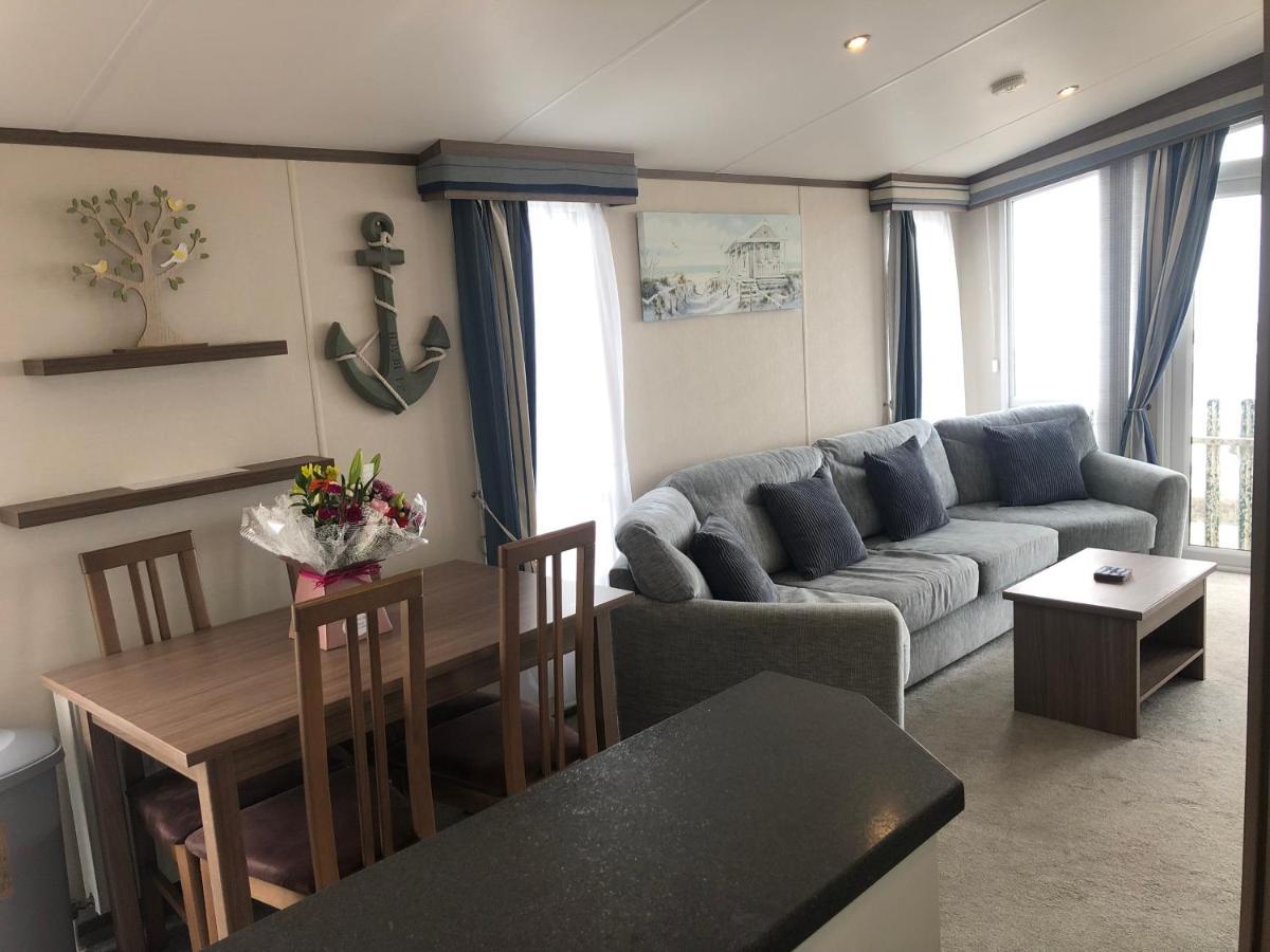 Caravan Hire Golden Sands Sea Front Kinmel Bay Exterior photo