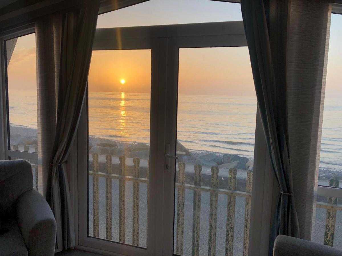 Caravan Hire Golden Sands Sea Front Kinmel Bay Exterior photo