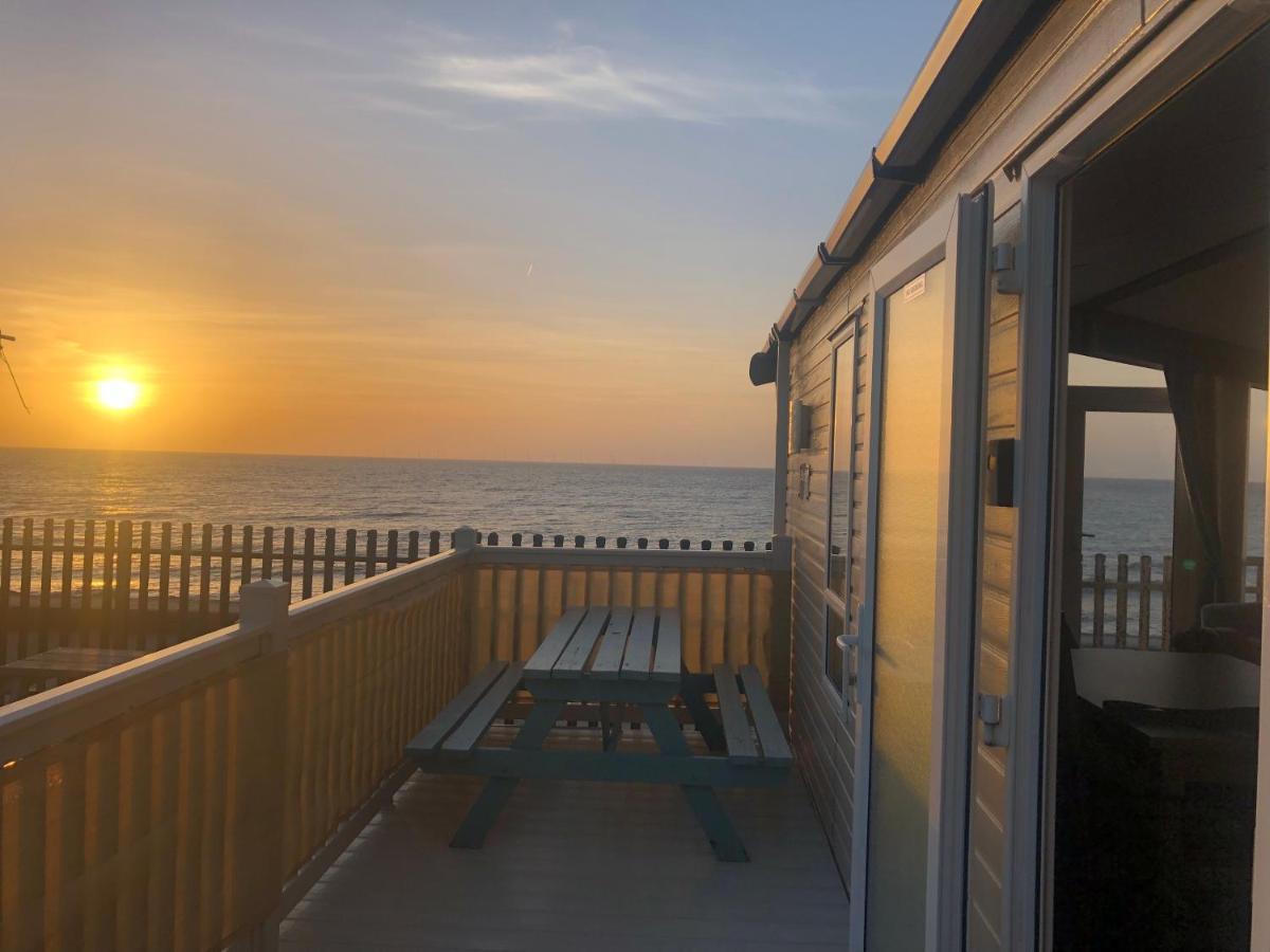 Caravan Hire Golden Sands Sea Front Kinmel Bay Exterior photo