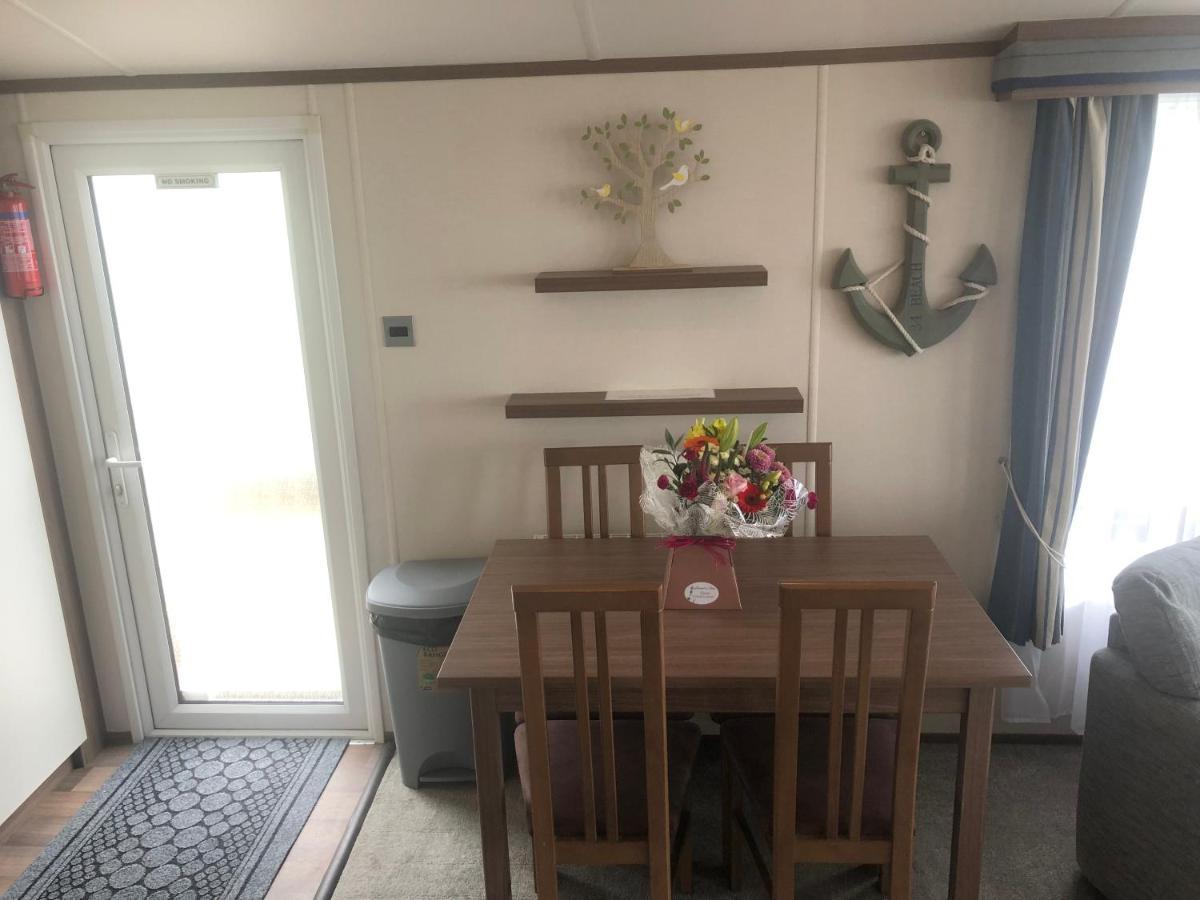 Caravan Hire Golden Sands Sea Front Kinmel Bay Exterior photo