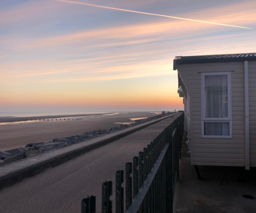 Caravan Hire Golden Sands Sea Front Kinmel Bay Exterior photo